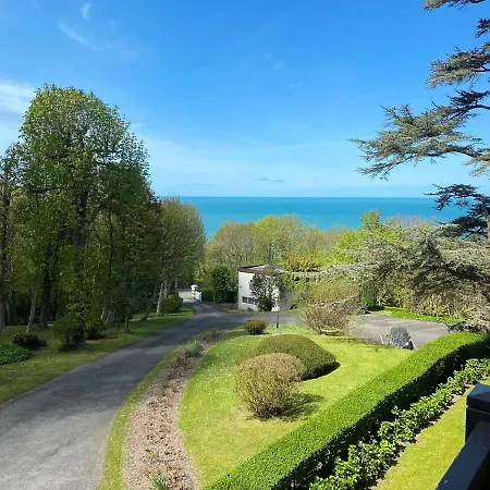 D'une A Sur Mer A 500 M De La Plage Avec Vue Sur La Mer Piscine Partagee Et Jardin Amenage Apartment